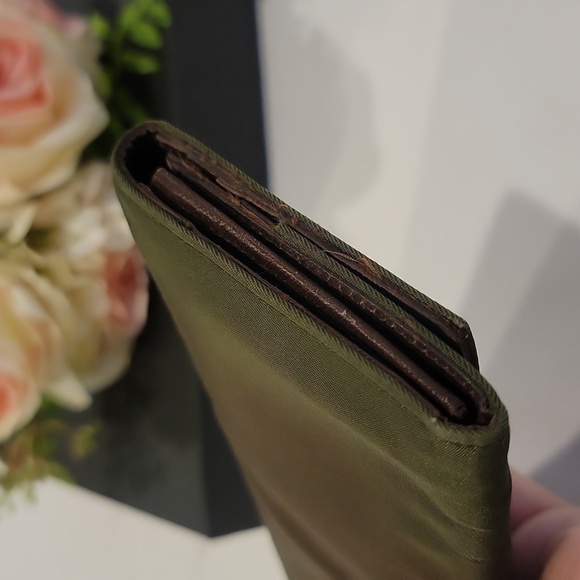 Authentic Prada Tessuto wallet with authenticity card - Picture 4 of 11